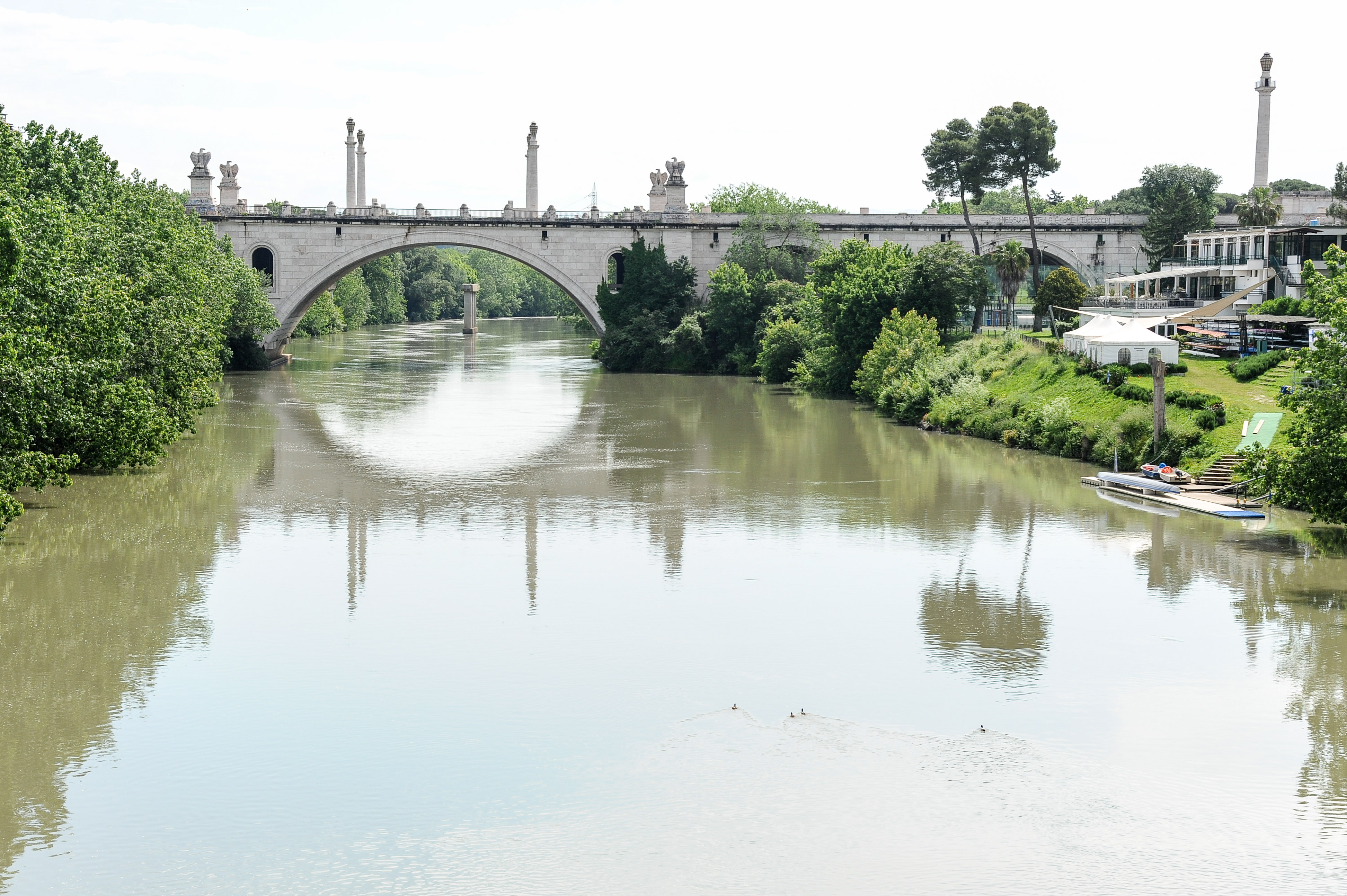 Maltempo a Roma, innalzamento livello del Tevere: banchine chiuse