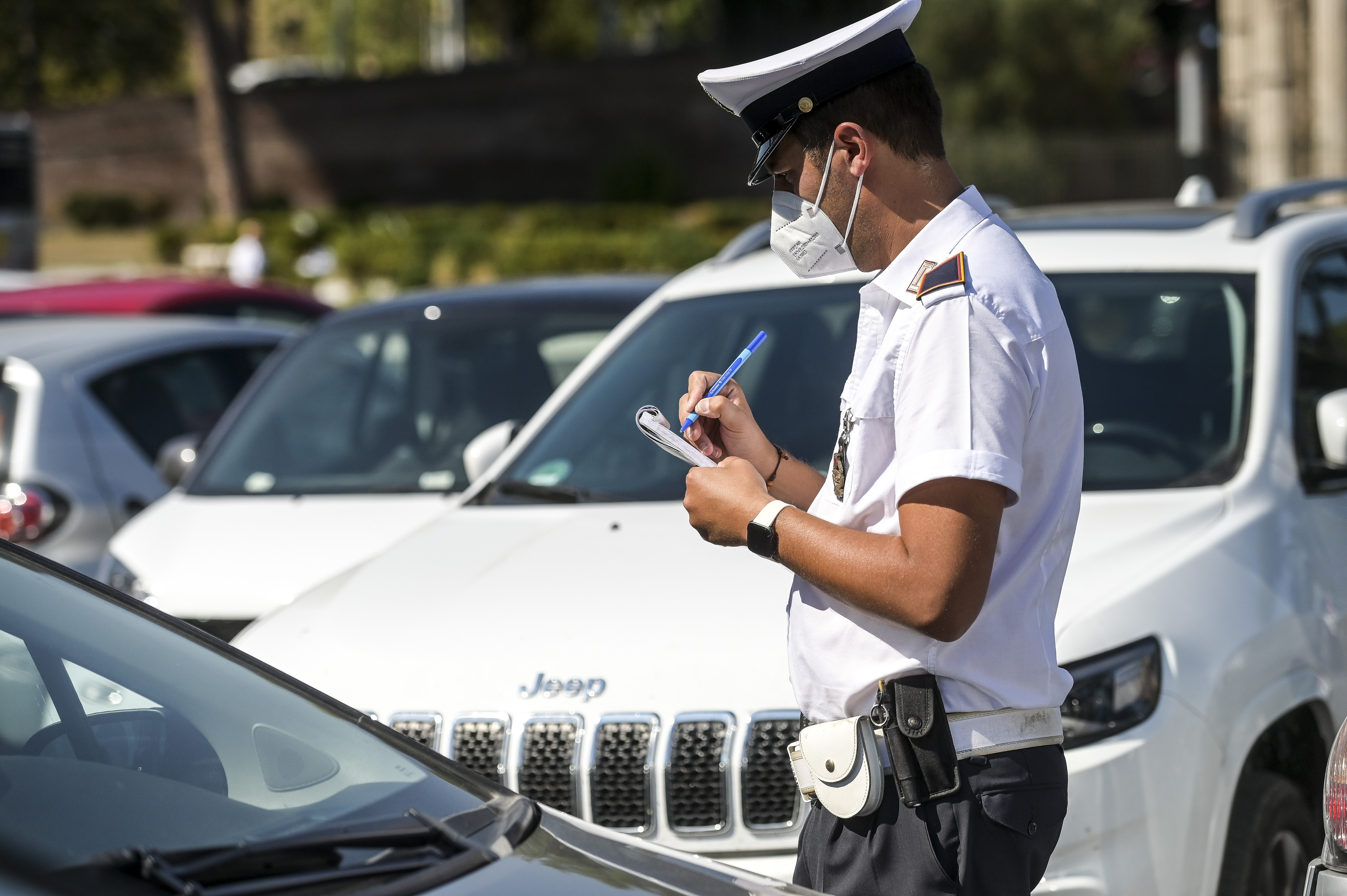 Italiani alla guida, ecco chi sono i più multati