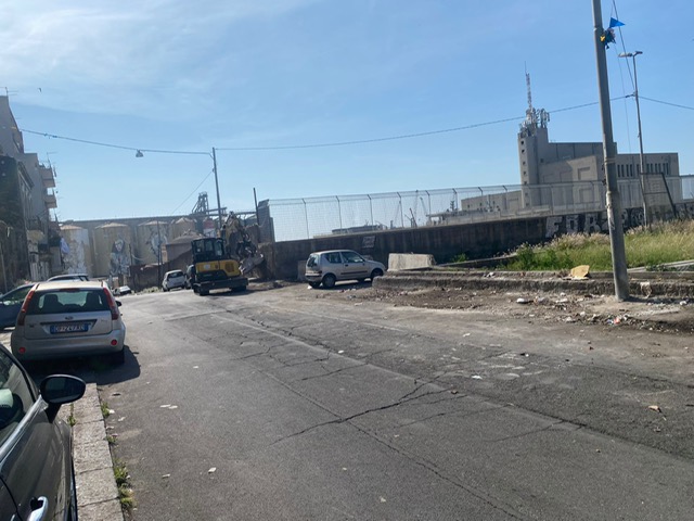 Catania, ancora discariche e rifiuti rimossi dagli operatori Catania, ancora discariche e rifiuti rimossi dagli operatori