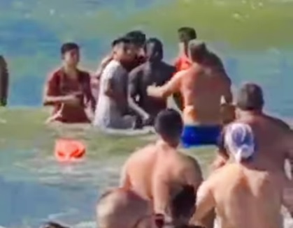 Paura nel Palermitano, bagnante rischia di annegare in acqua – VIDEO