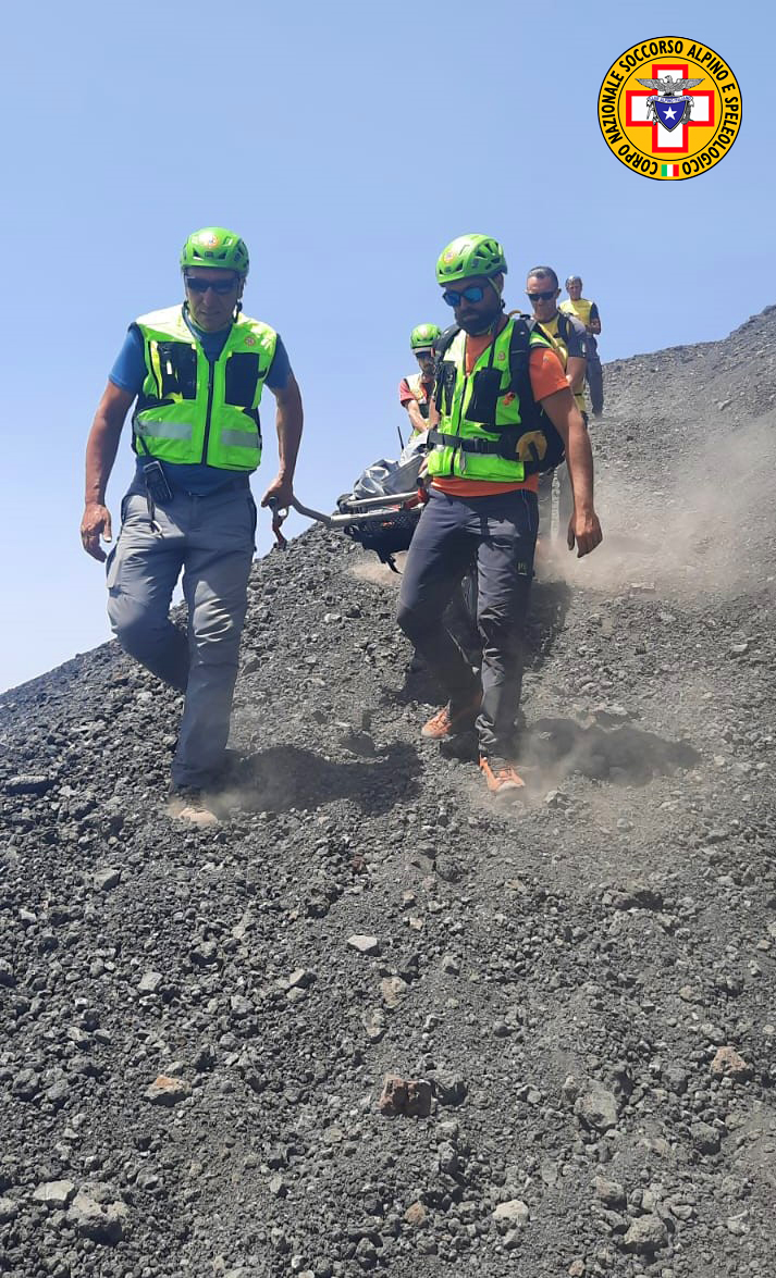 Galleria foto 'Tragedia sull’Etna: morto turista francese colto da malore' - foto 1