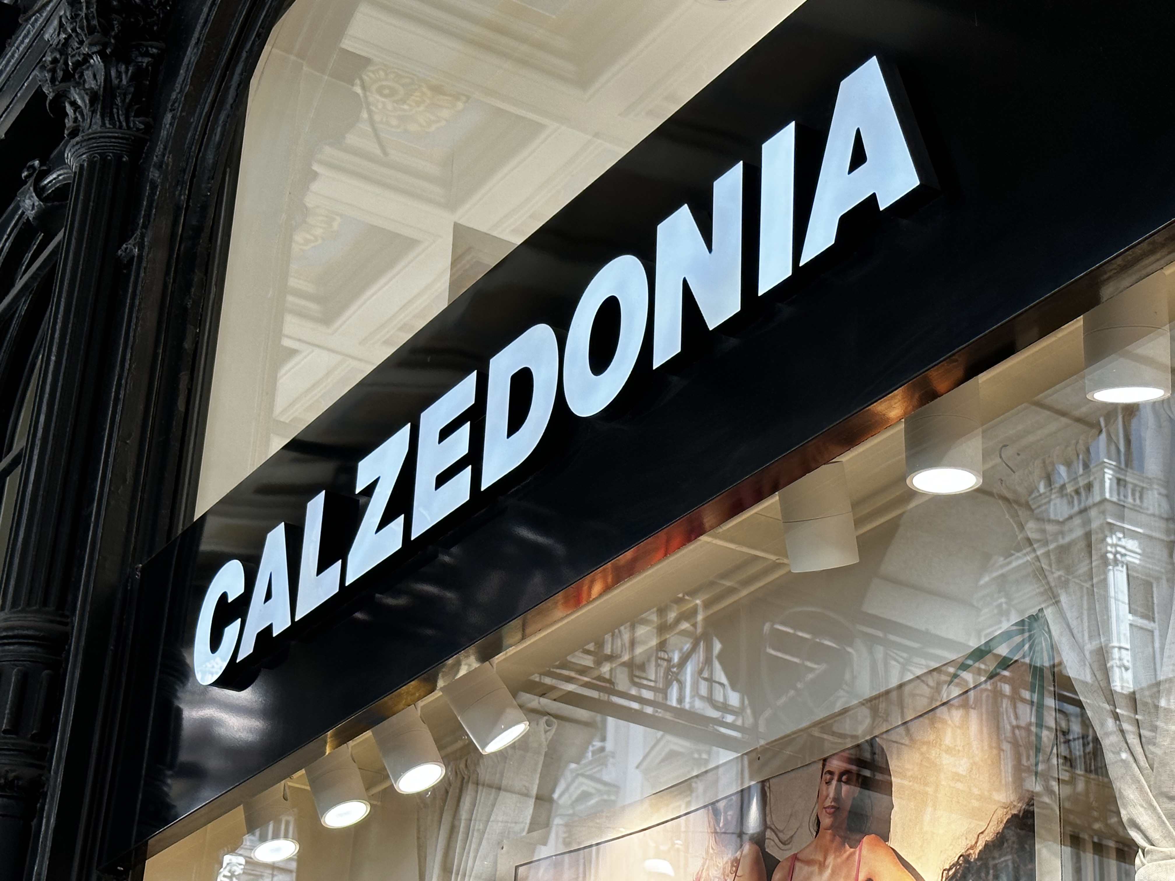Lavoro, Calzedonia assume negli store: ecco come candidarsi