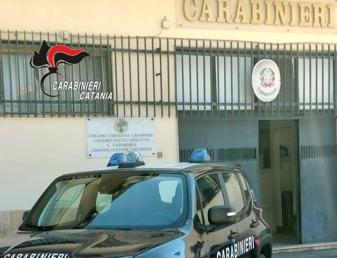 Pusher “con autista”, si fa accompagnare di notte a consegnare la droga: arrestato 42enne