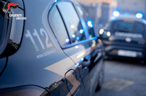 Anziano di Barrafranca causa un incendio e poi tenta di corrompere i carabinieri