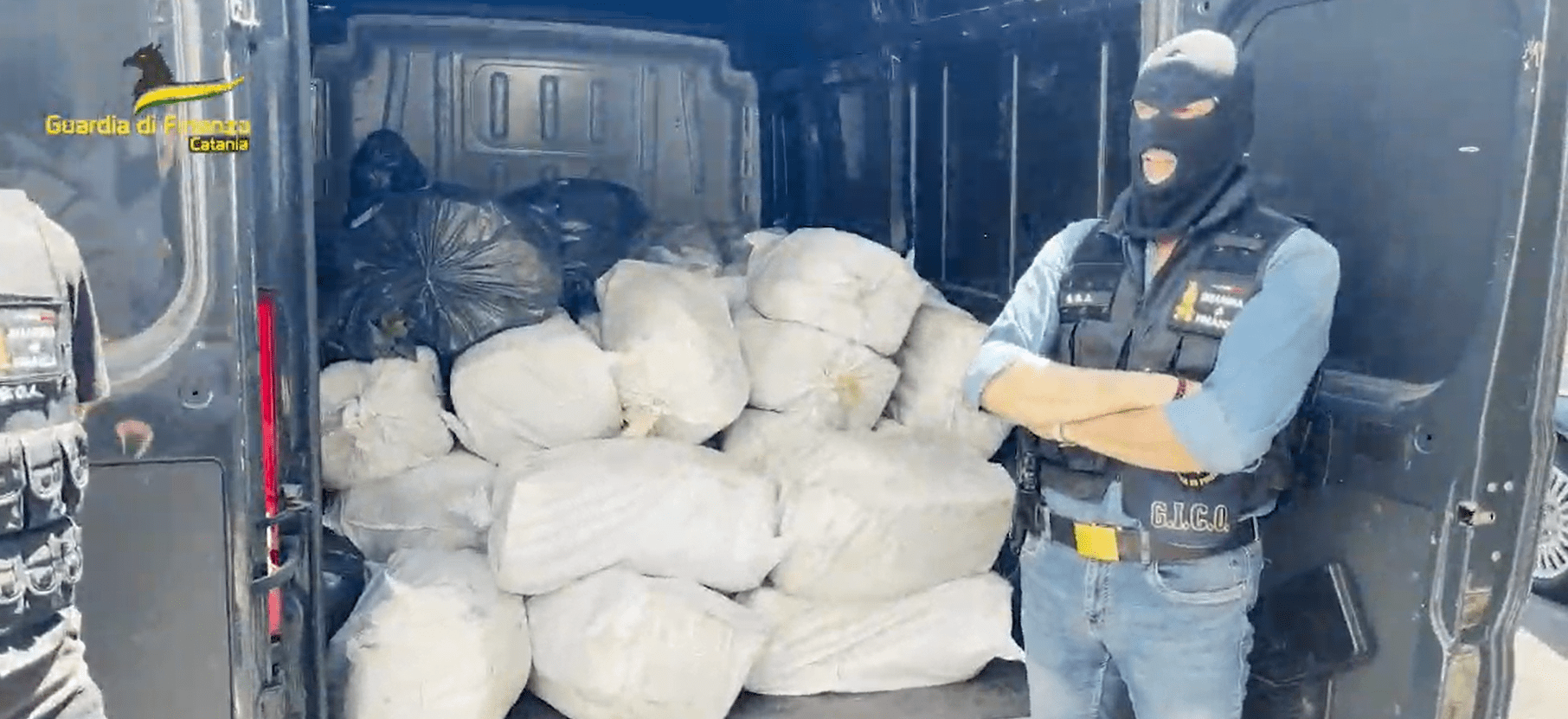 Catania, distrutte le due tonnellate di droga sequestrate dalla Guardia di finanza