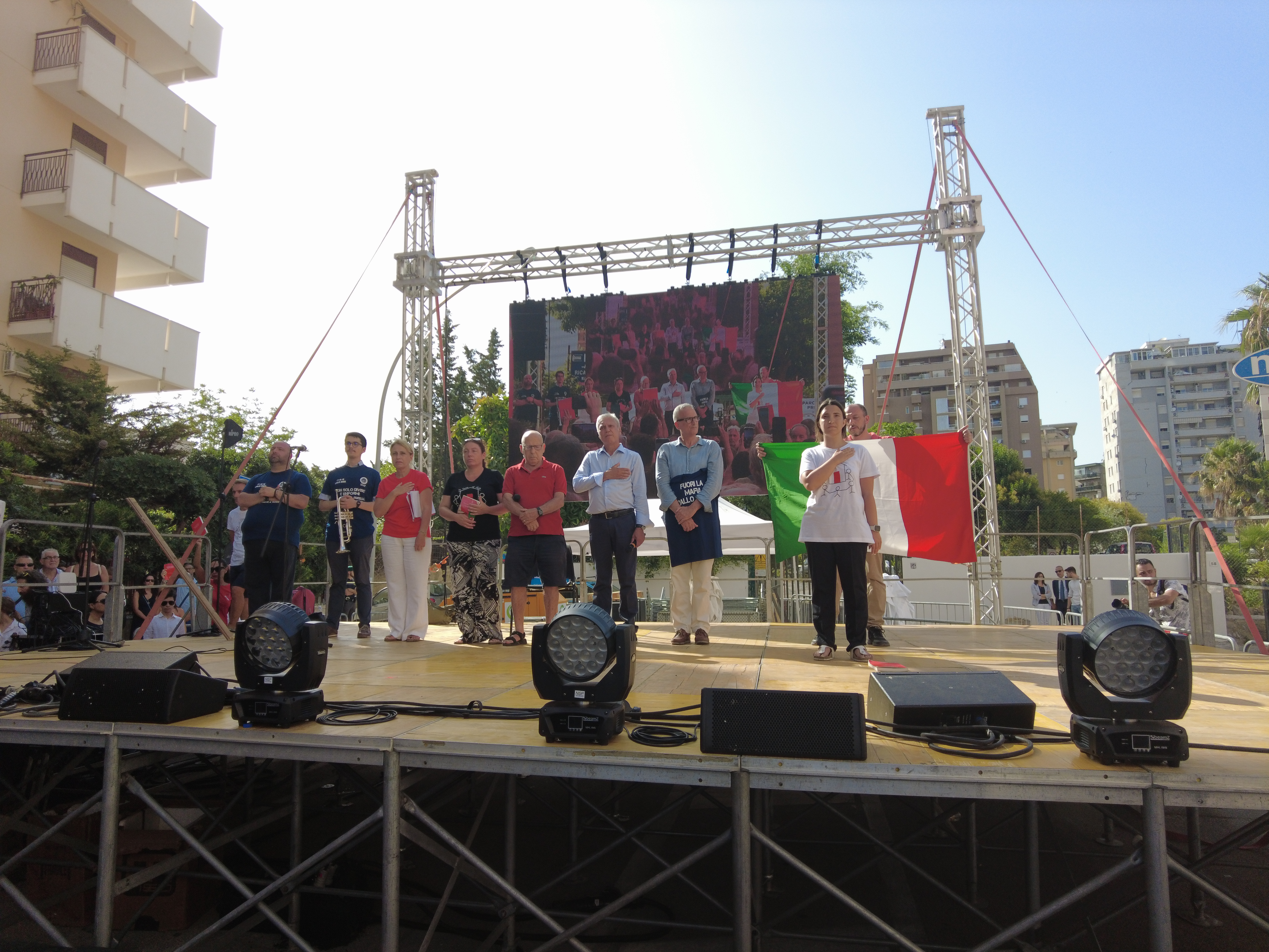 “Fuori la mafia dallo Stato”: la commemorazione per ricordare le vittime della strage di via D’Amelio – VIDEO