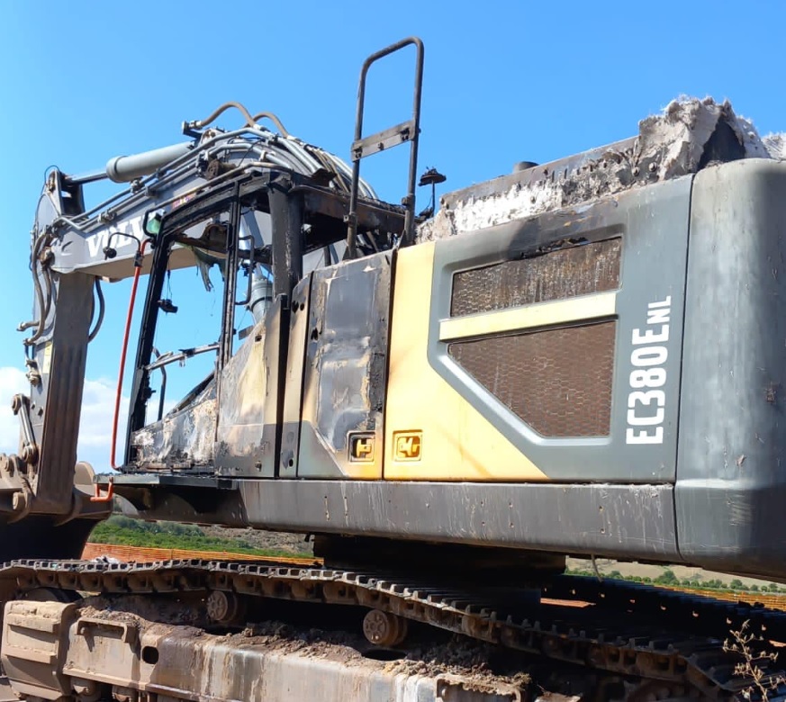 Sull’escavatore bruciato in un cantiere del raddoppio ferroviario Palermo-Catania interviene la commissione antimafia dell’Ars