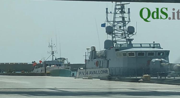 Fermato peschereccio con oltre 5 tonnellate di cocaina, arrestati i membri dell’equipaggio – FOTO e VIDEO Fermato peschereccio con oltre 5 tonnellate di cocaina, arrestati i membri dell’equipaggio – FOTO e VIDEO