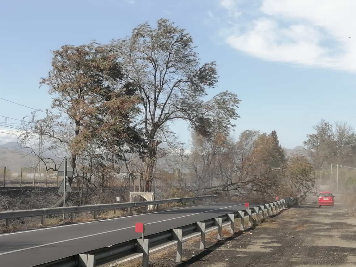 Il Catanese soffre per i danni post-incendi, tratto della Ss114 interrotta