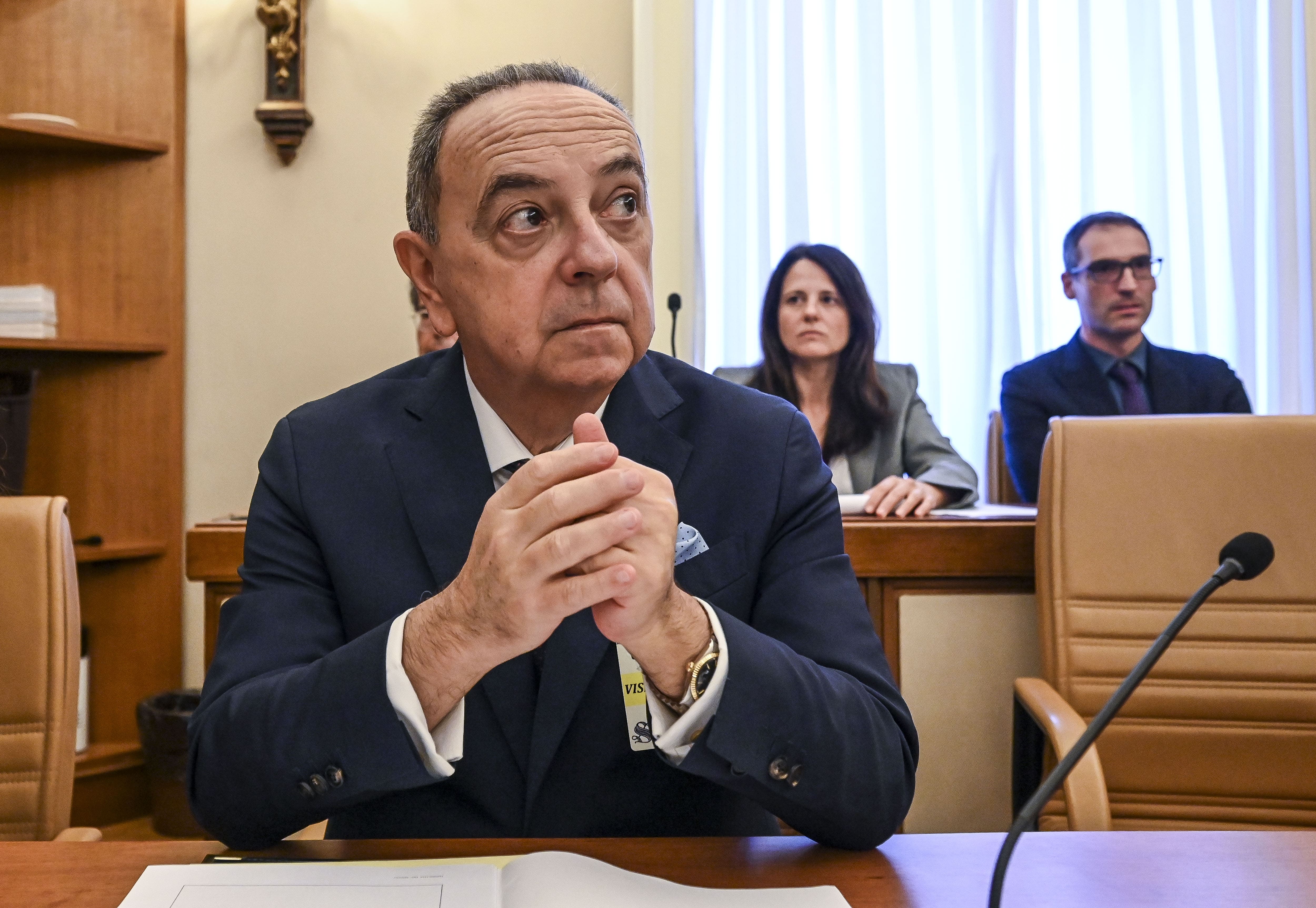 Esposto dei Servizi contro Lo Voi dopo la vicenda Almasri: “Diffuse carte riservate”