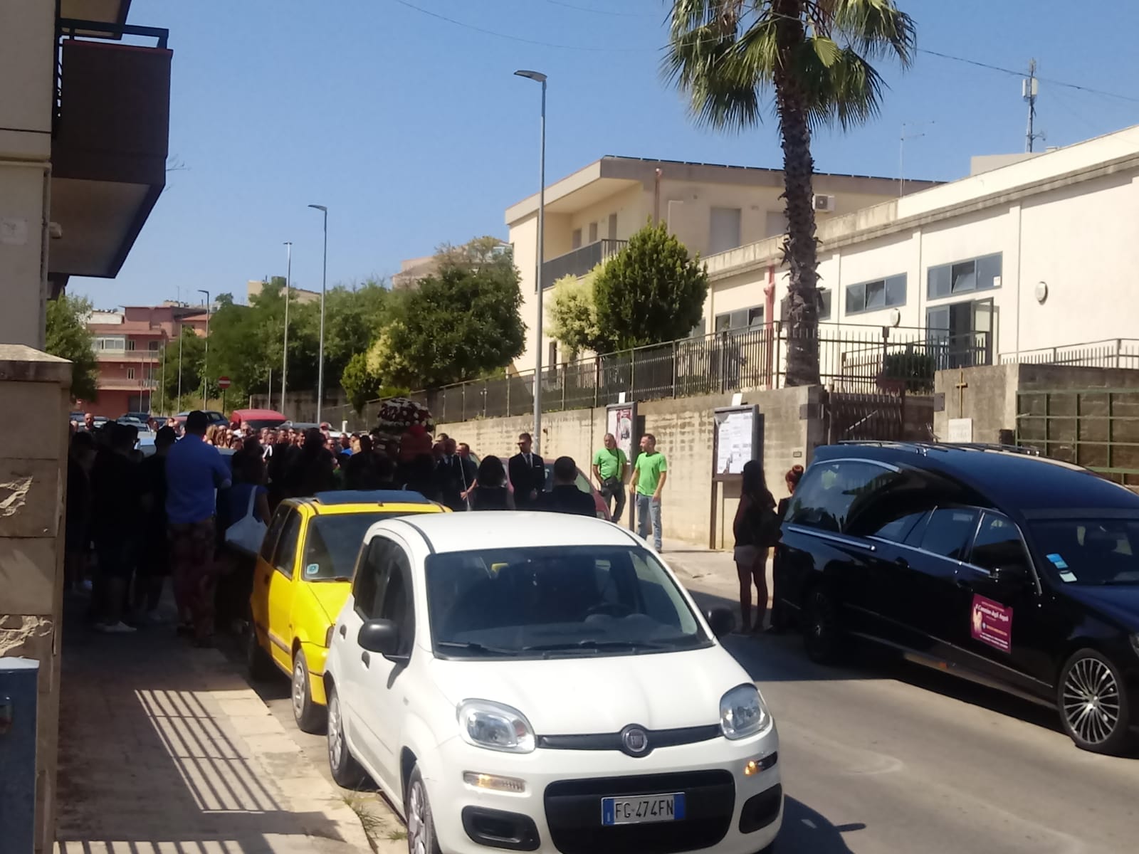 Samuele Giudice, dolore e lacrime ai funerali dello zio dei cuginetti di Vittoria