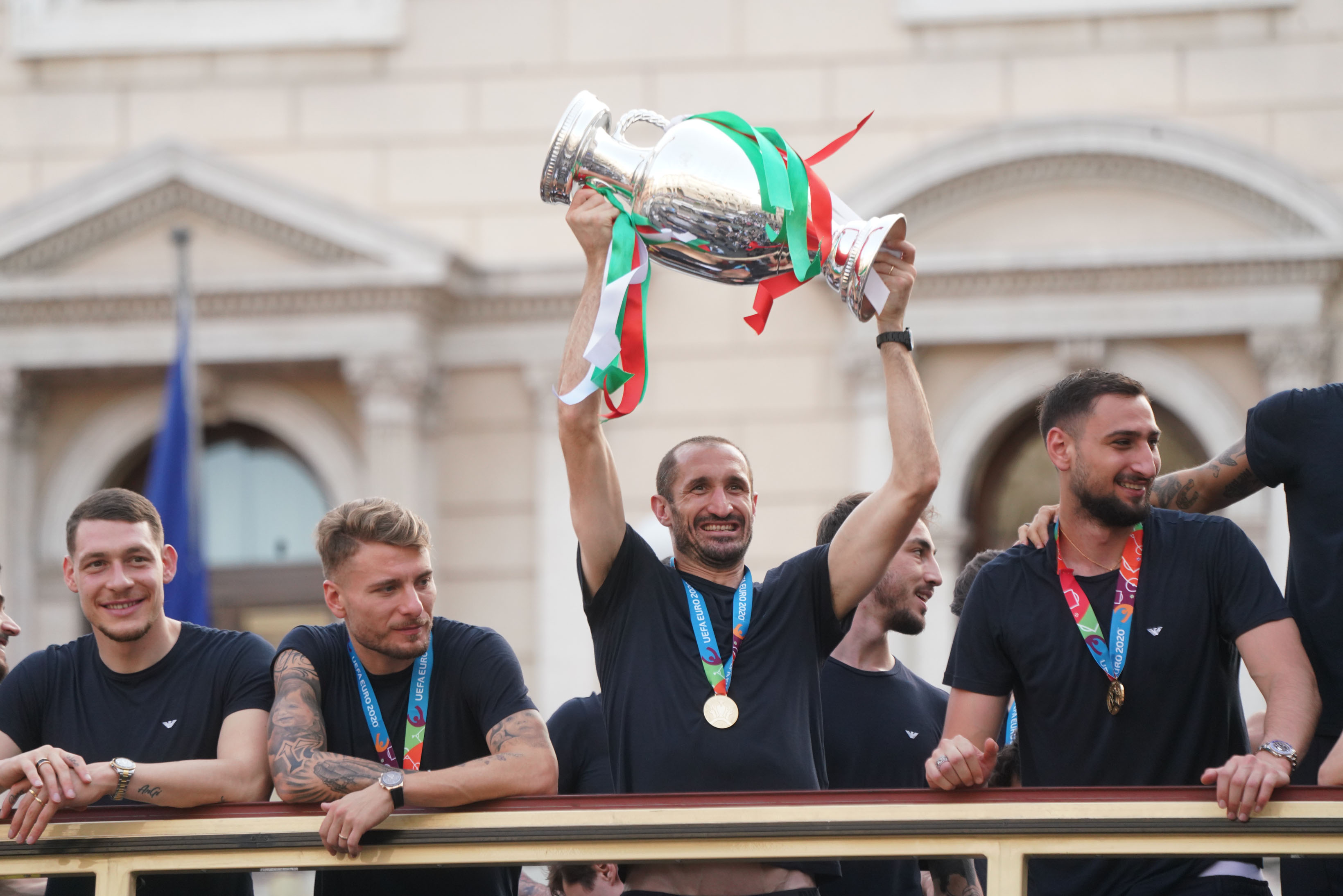 Notte da incubo per Donnarumma e compagna: legati e malmenati dai ladri