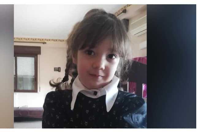 Dolore e lutto cittadino per i funerali della piccola Greta, precipitata dal balcone