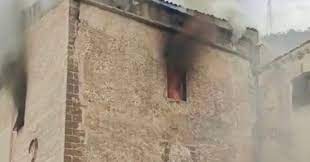 Palermo, incendio al cimitero di Santa Maria di Gesù: presenti costretti a fuggire  – VIDEO