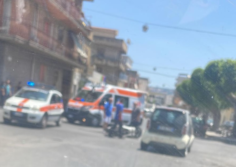 Violento scontro scooter-auto nel Ragusano, c’è un ferito: soccorsi sul posto