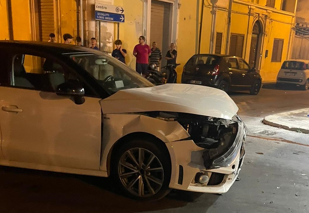 Incidente all’incrocio tra via Garibaldi e piazza Calvario: 2 feriti