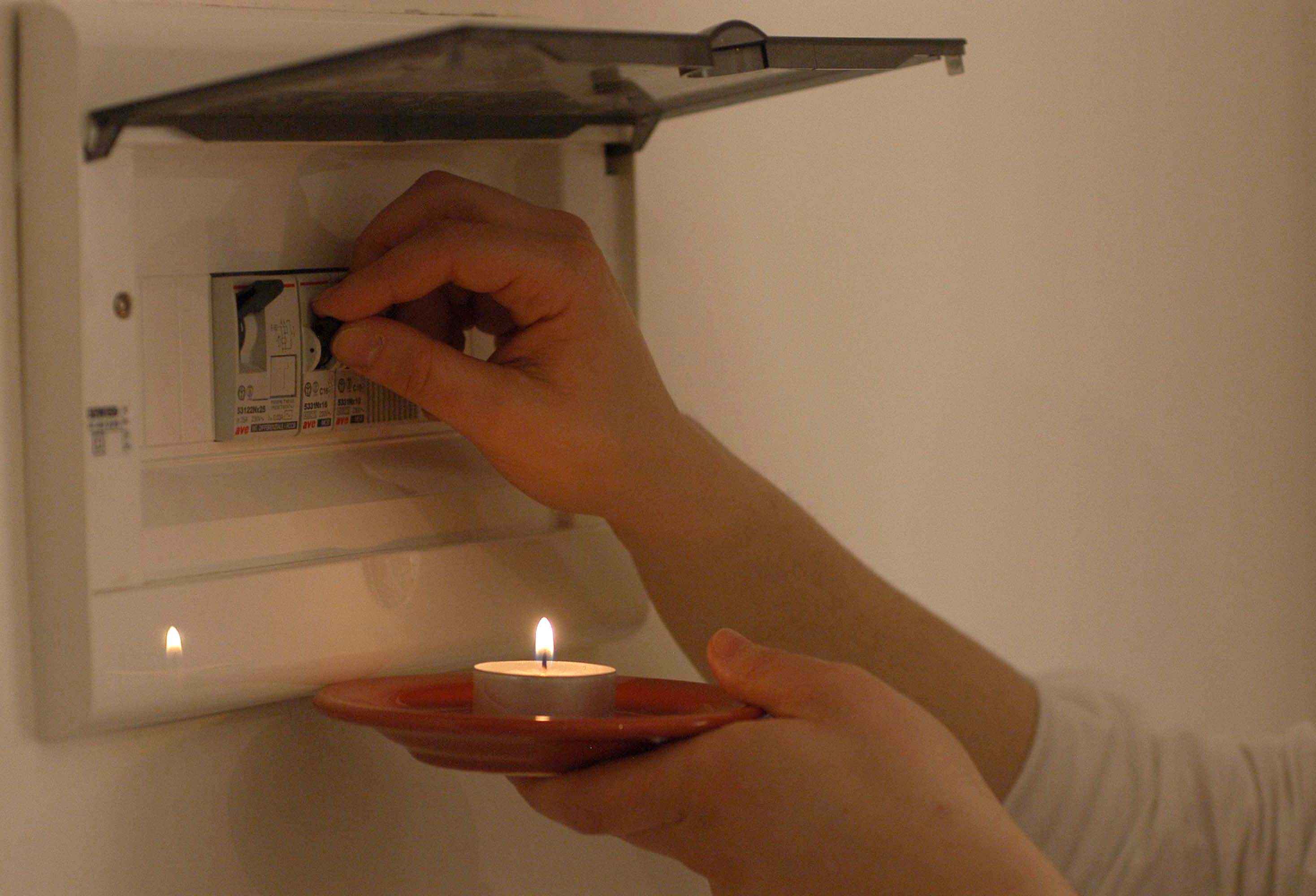 “Ancora luce e acqua a singhiozzo, è assurdo”: cosa succede a Pedara e come agire