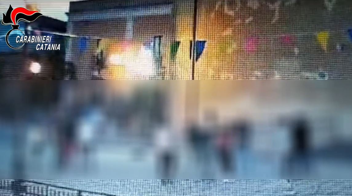 Dalla lite tra ragazzini durante la partita a calcio alla maxi-rissa – VIDEO, 8 denunciati