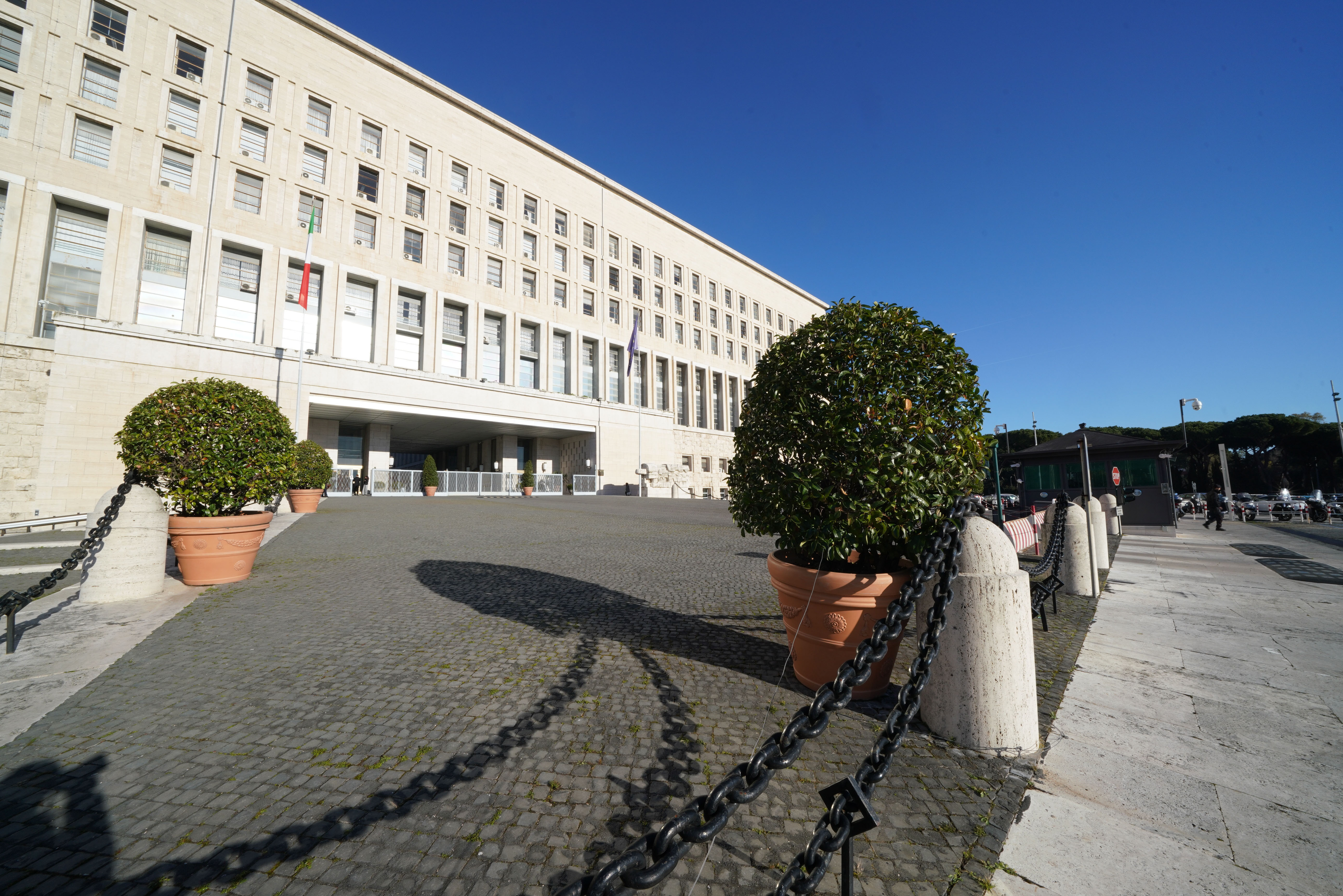 Lavoro, bando per 300 assunzioni alla Farnesina: i requisiti Lavoro, bando per 300 assunzioni alla Farnesina: i requisiti