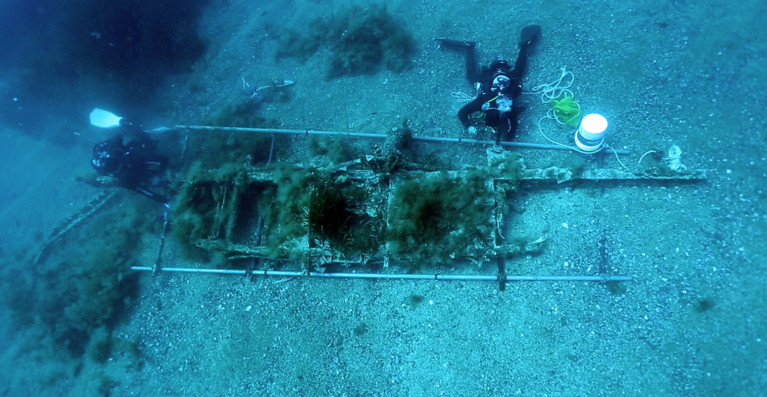 Operazioni di recupero dell'ala dell'Aermacchi 202_photo Salvo Emma