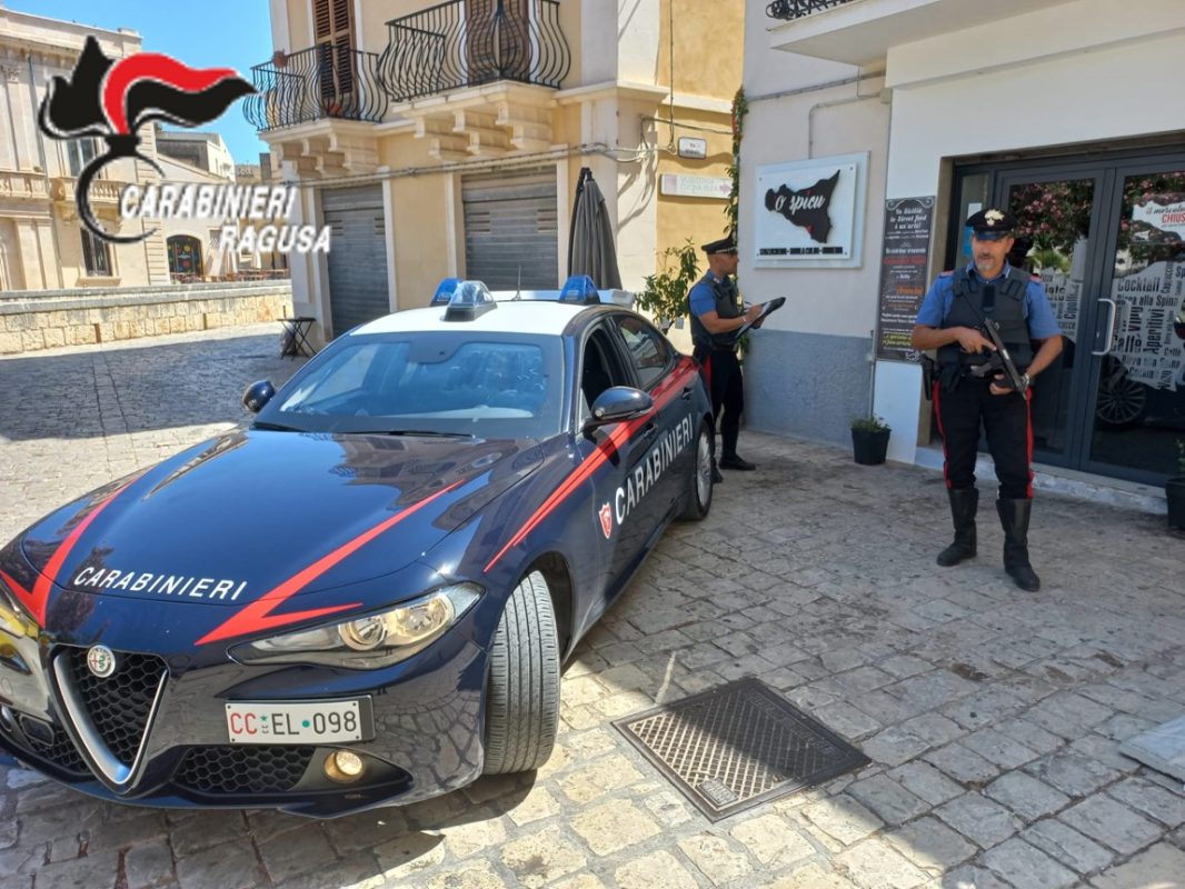Rapina un fast food a Scicli e aggredisce due persone: arrestato 29enne