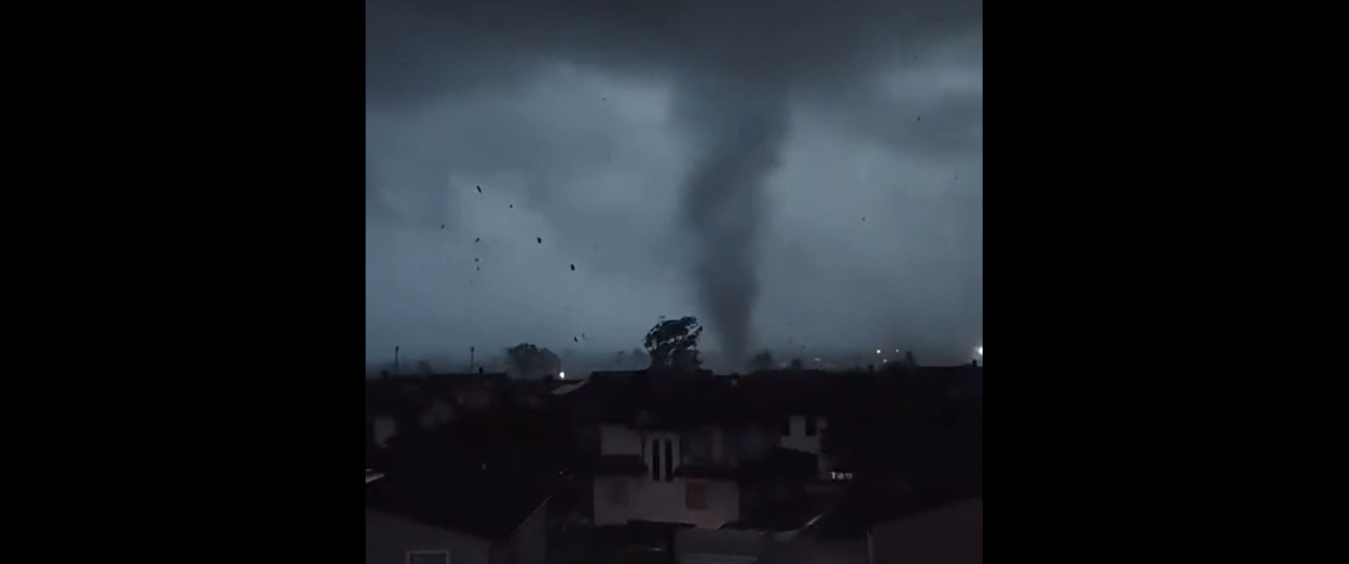 Tornado nel Milanese, maltempo pazzesco al Nord Italia