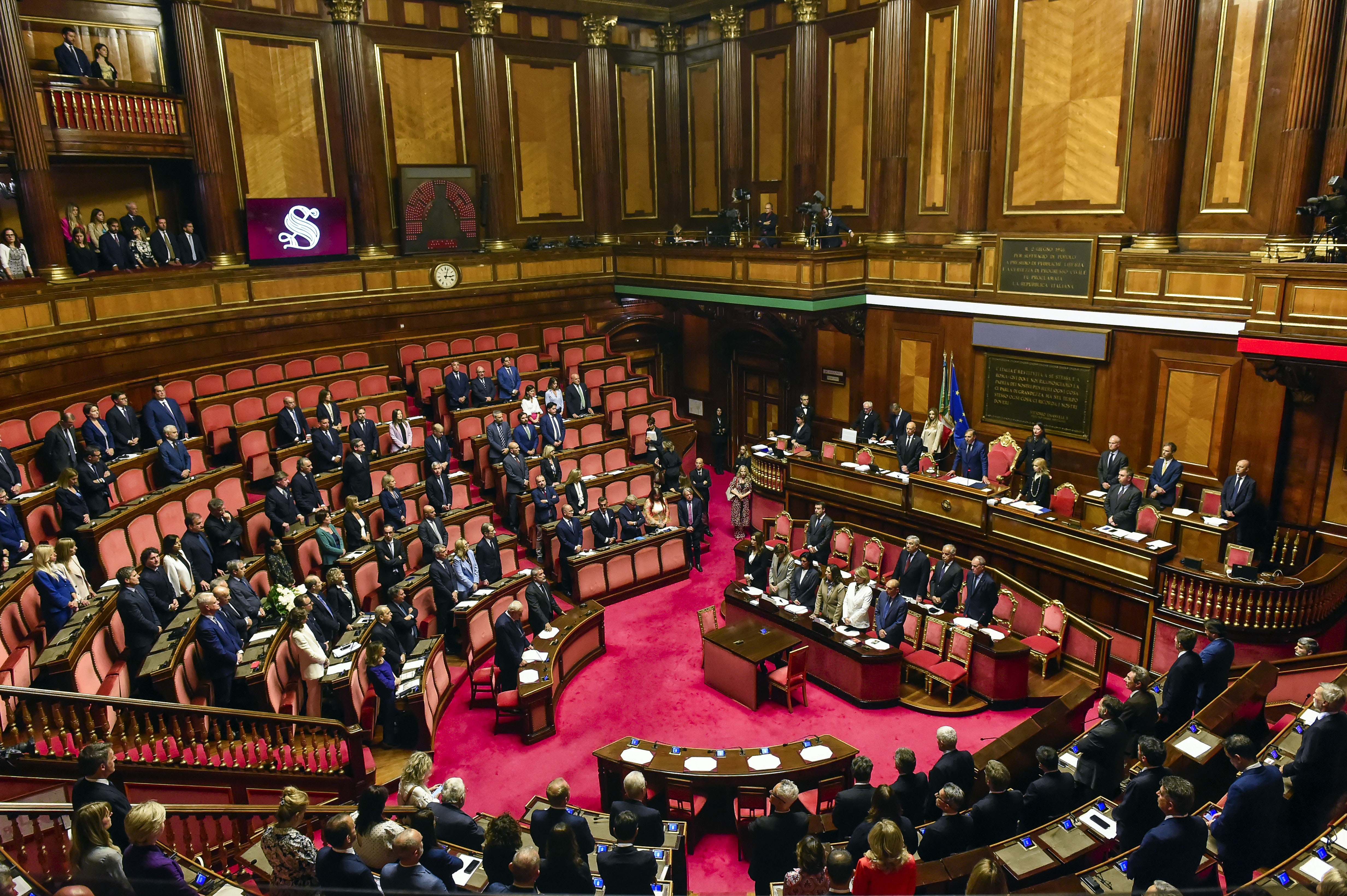 Manovra, c’è il via libera del Senato. Irpef, pensioni e salari: ecco tutte le misure