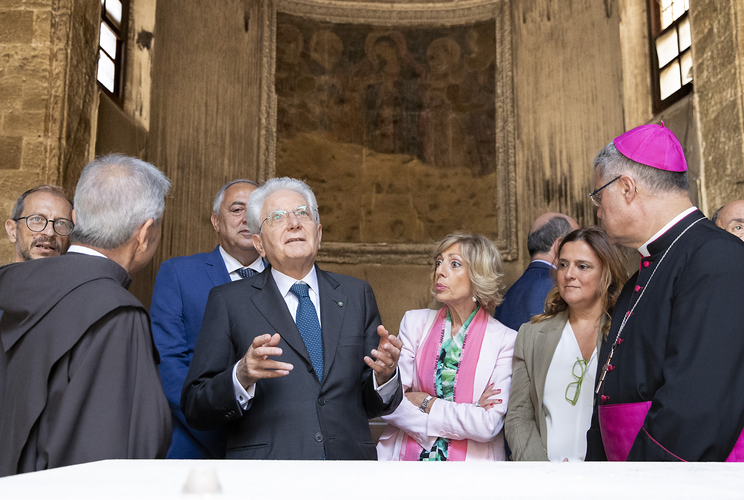 Mattarella visita la chiesa di Santa Maria di Gesù danneggiata dalle fiamme: “Gesto di vicinanza” Mattarella visita la chiesa di Santa Maria di Gesù danneggiata dalle fiamme: “Gesto di vicinanza”