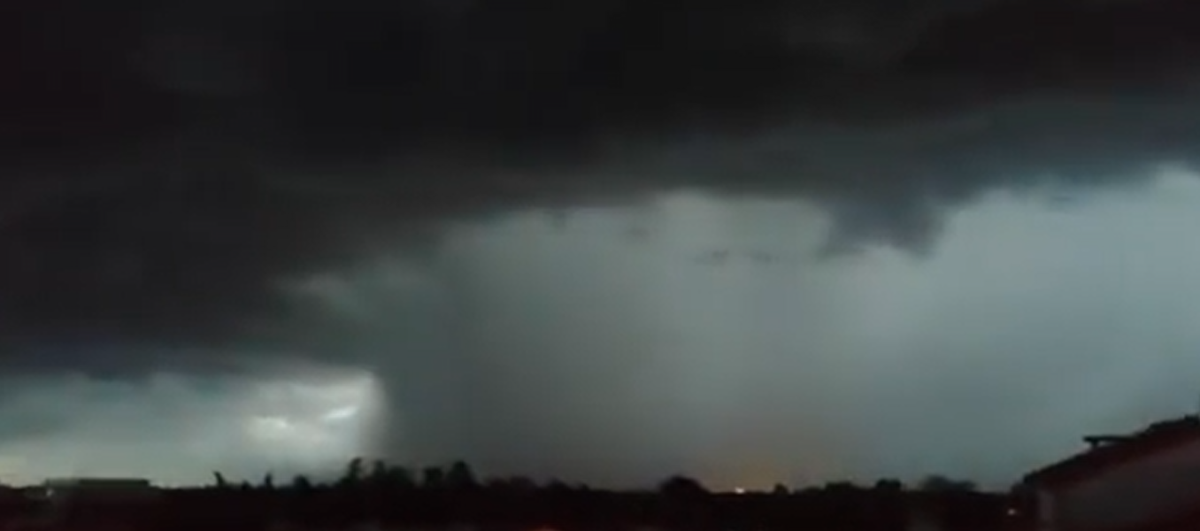 L’assurdo maltempo al Nord Italia: dagli alberi caduti di Milano alla Supercella in Friuli