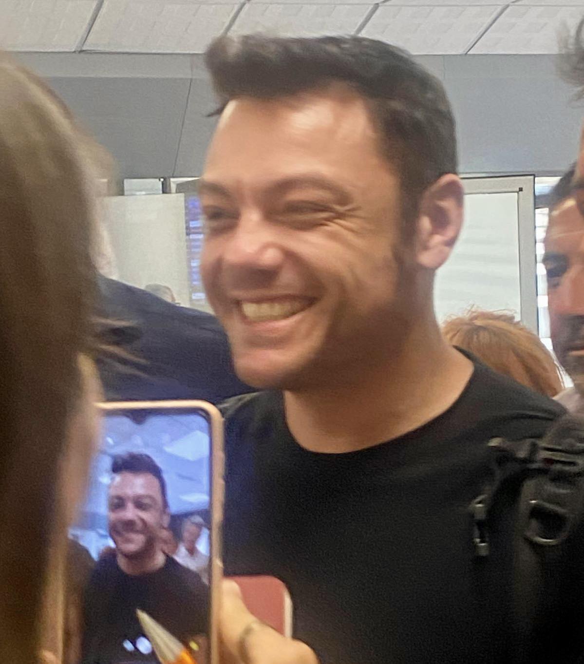 Tiziano Ferro sbarca in Sicilia: stasera grande concerto allo stadio San Filippo Tiziano Ferro sbarca in Sicilia: stasera grande concerto allo stadio San Filippo