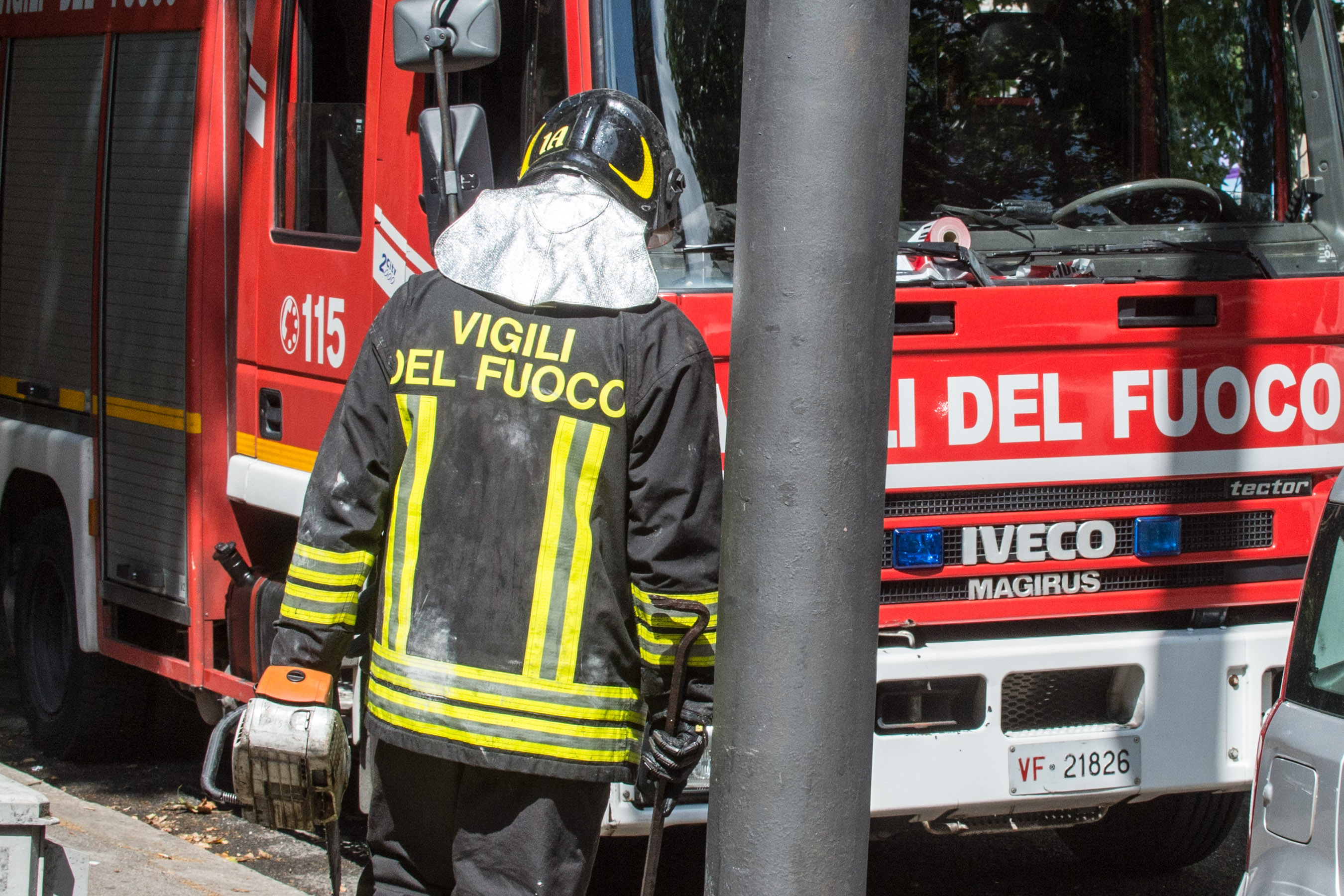 Auto in fiamme nella notte a Milazzo, si indaga sulle origini del rogo