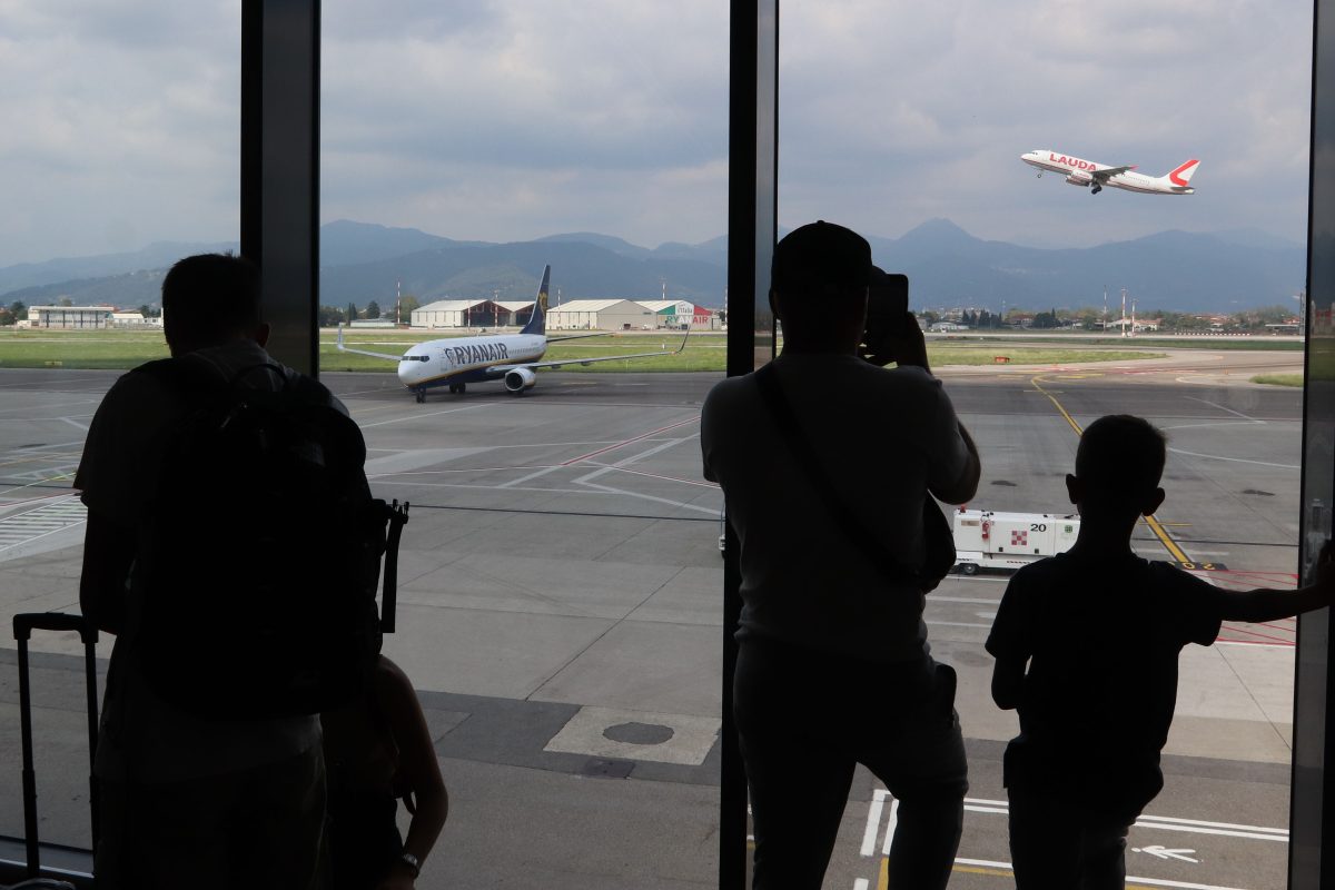 Caro voli: arriva la stoccata del Codacons, ormai tutto inutile (o quasi)