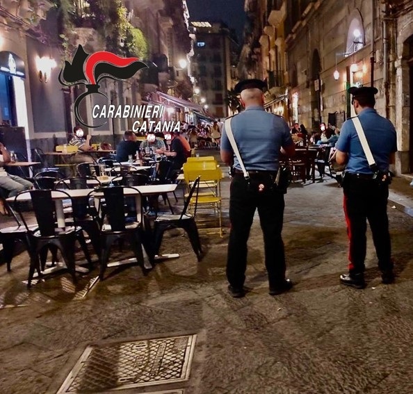 Suolo occupato abusivamente da paninari e ristorante, scattano le sanzioni a Catania