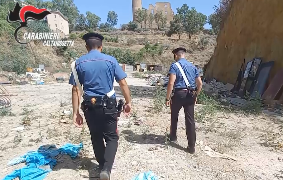 Mazzarino, scoperta discarica abusiva a cielo aperto: due denunce