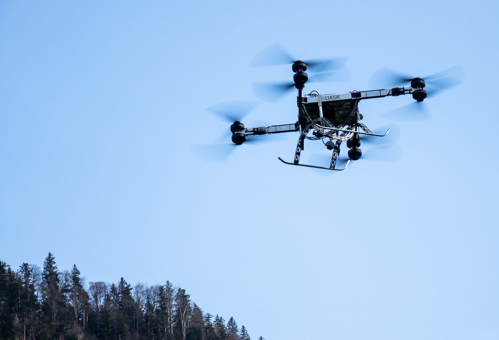 Svolta alle Eolie, i farmaci urgenti arriveranno con i droni: presto i primi test di volo