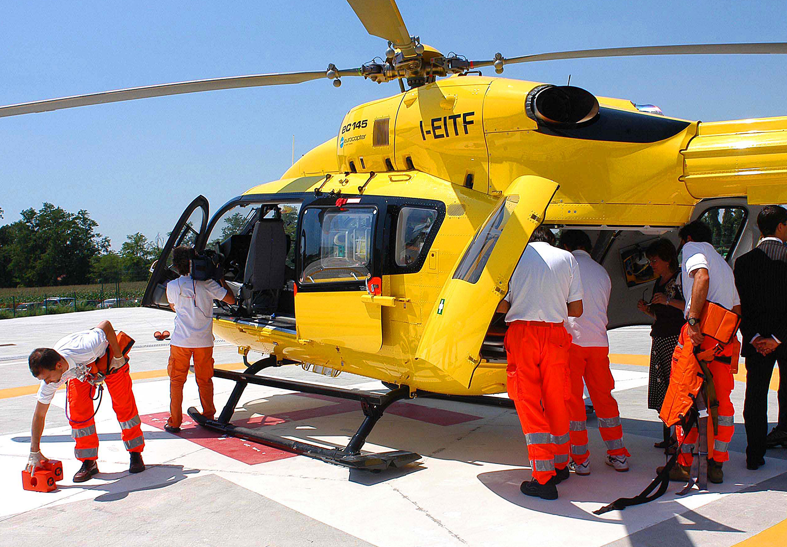 Dramma durante la raccolta di verdure, uomo infilzato da cancello in ferro nel Catanese