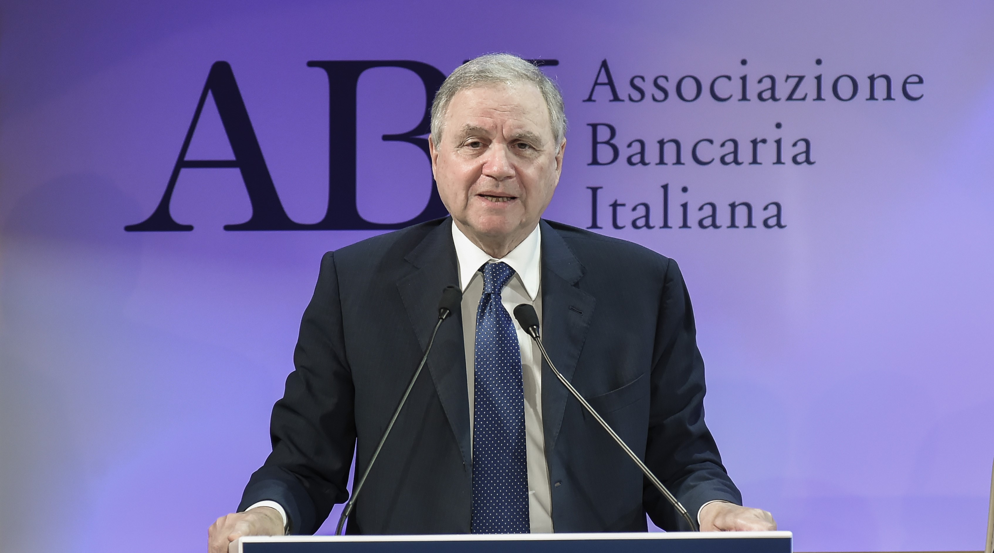 Lavoro, Visco: “Salario minimo per lavori fuori da contratti nazionali”