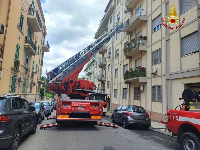 Messina, pauroso incendio in casa