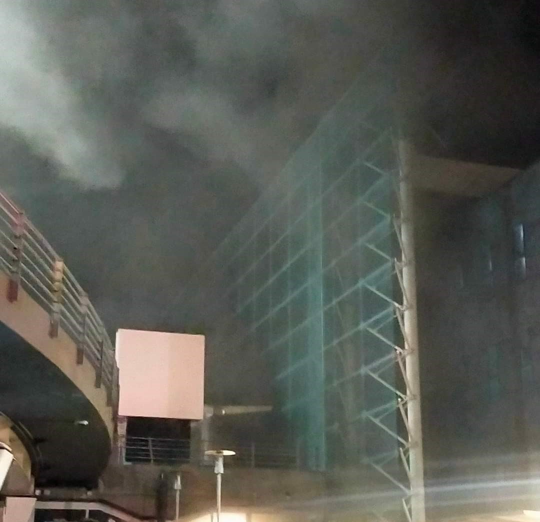 Incendio all’aeroporto di Catania, passeggeri in fuga e voli sospesi fino al 19 luglio – VIDEO