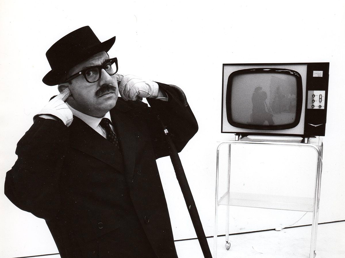 Quei succubi ignari di web e tv