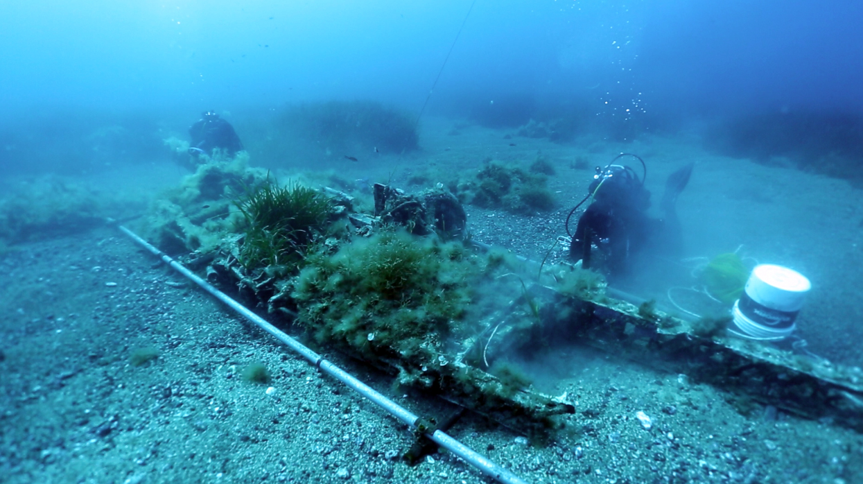 operazioni di recupero dell'ala_photo Salvo Emma
