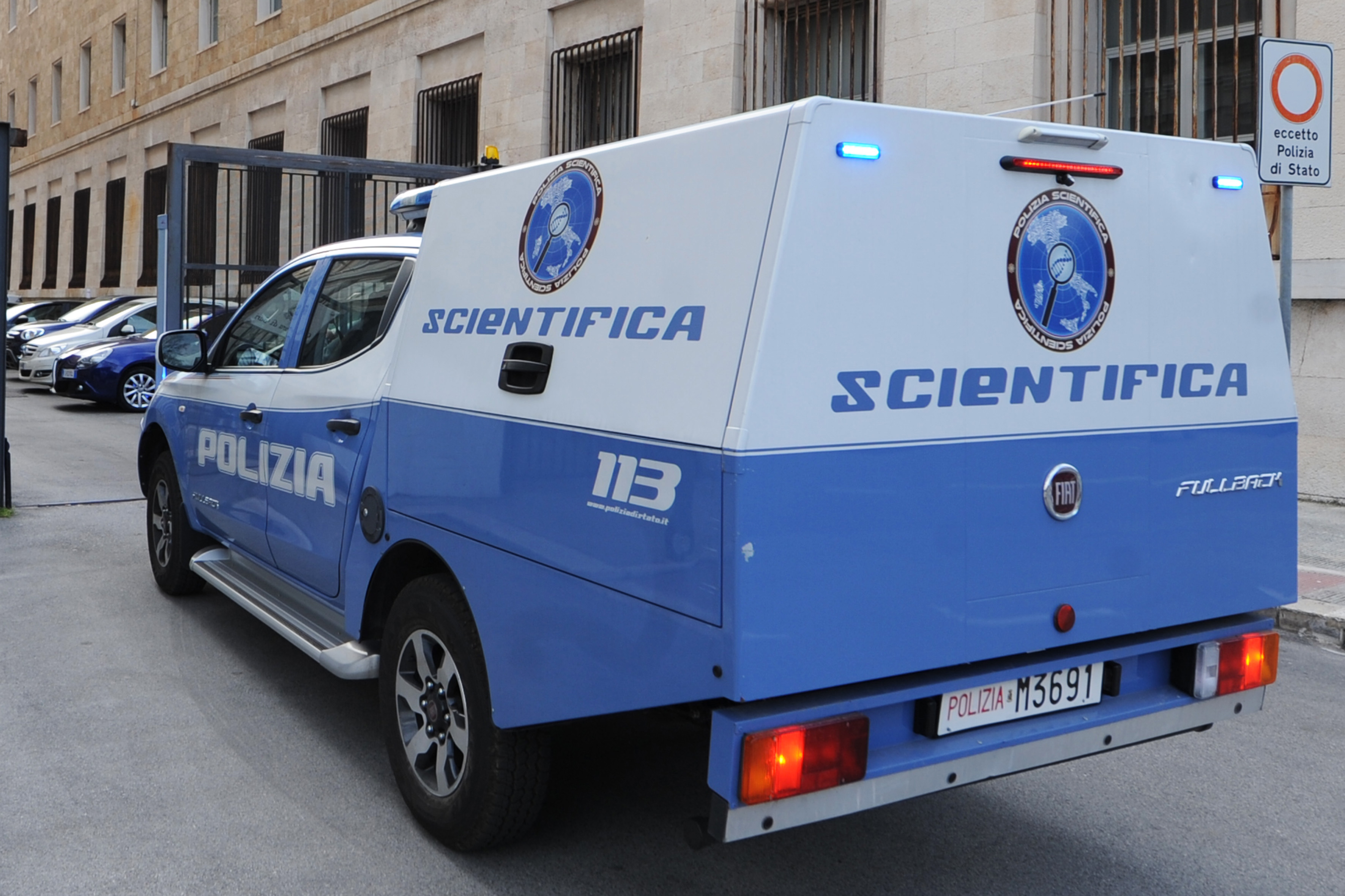 Cadaveri rinvenuti in spiaggia e in un bosco: avviate le indagini per risalire all’identità