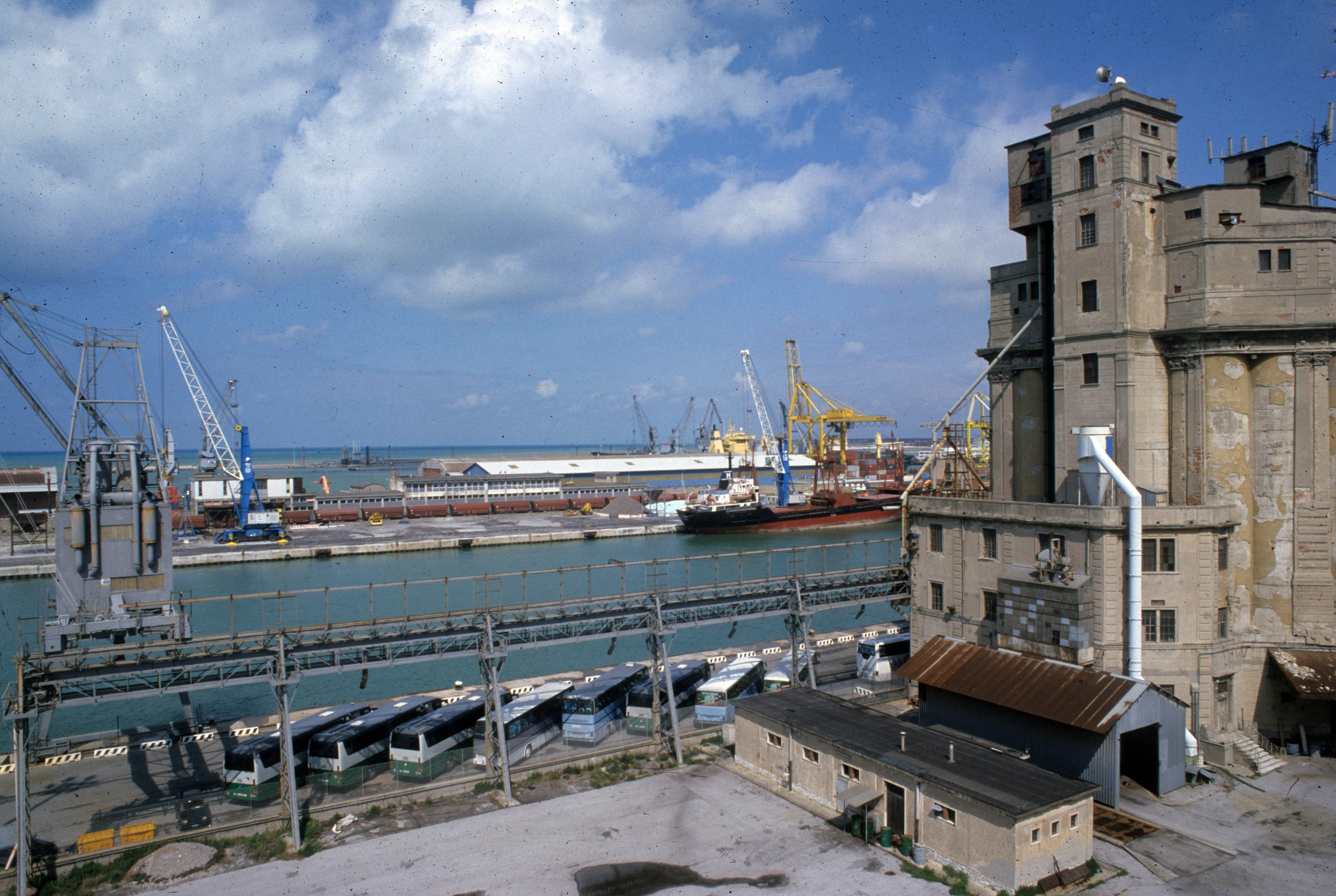 Lavoro, AAA portuali donne cercasi: la rivoluzione rosa parte da Livorno