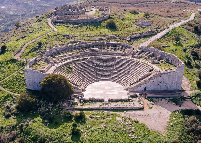 “Segesta Teatro festival”, un cartellone ricco di eventi di danza, musica, teatro e spettacoli all’alba