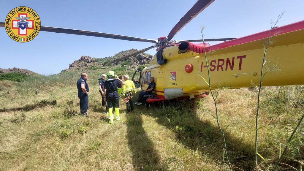 Alicudi, turista si ferisce durante escursione: interviene l’elisoccorso