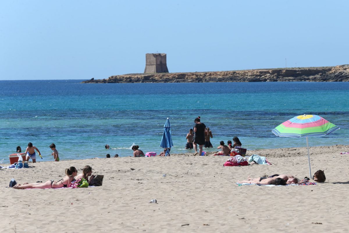 Grave furto a Terrasini, un turista americano derubato è rimasto senza l’apparecchio per l’insulina Grave furto a Terrasini, un turista americano derubato è rimasto senza l’apparecchio per l’insulina