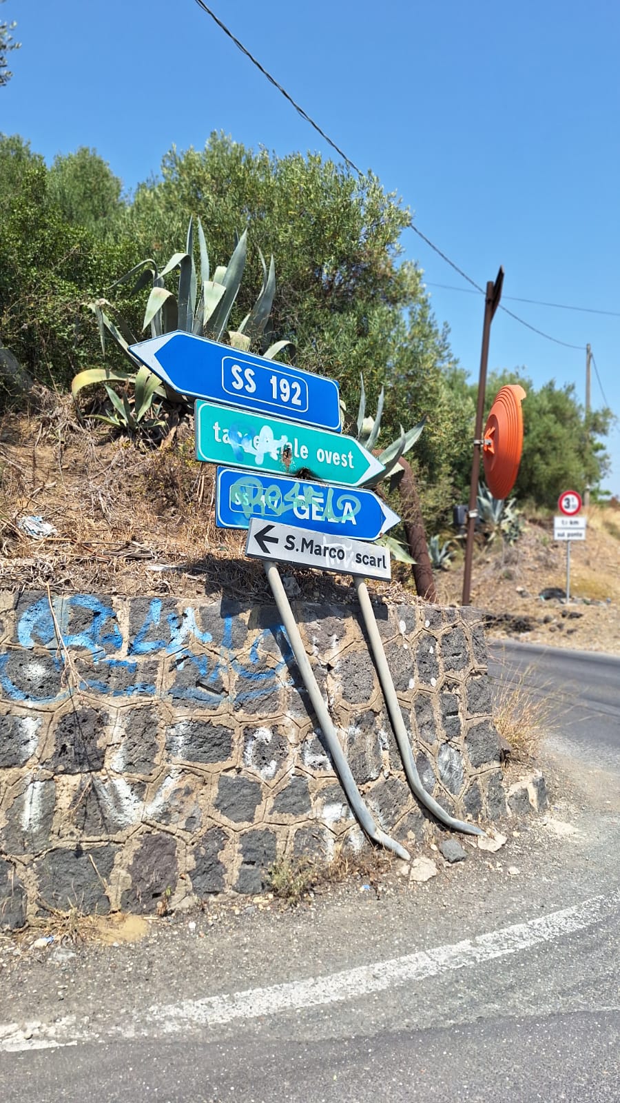 Catania, rifiuti in strada vicino ospedale San Marco (FOTO) Catania, rifiuti in strada vicino ospedale San Marco (FOTO)