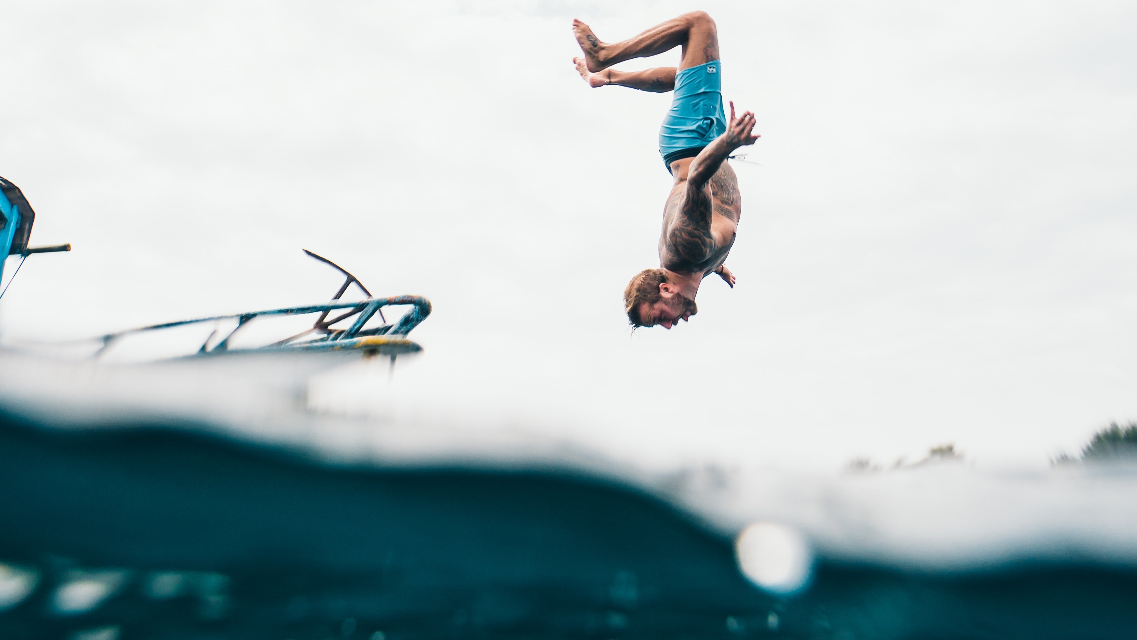 Si tuffa da 30 metri e viene denunciato: ecco dove è successo