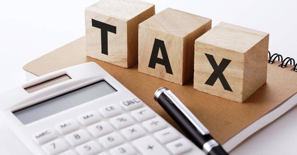 Tassate le banche, ora farmaci e armi