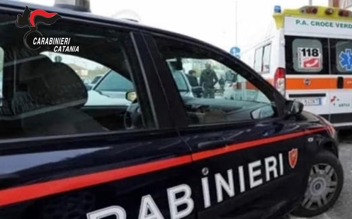 Fiumefreddo, 80enne accusa malore a casa: salvato dai carabinieri
